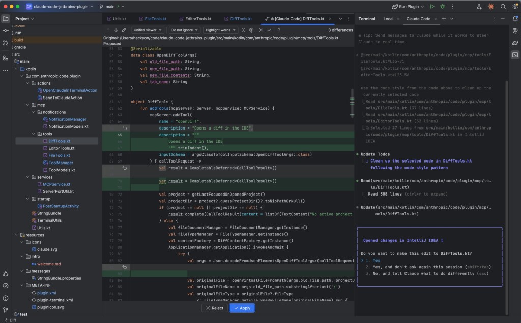 IntelliJ IDEA-da təklif olunan düzəliş və Reject və Apply düymələri olan diff pəncərəsi